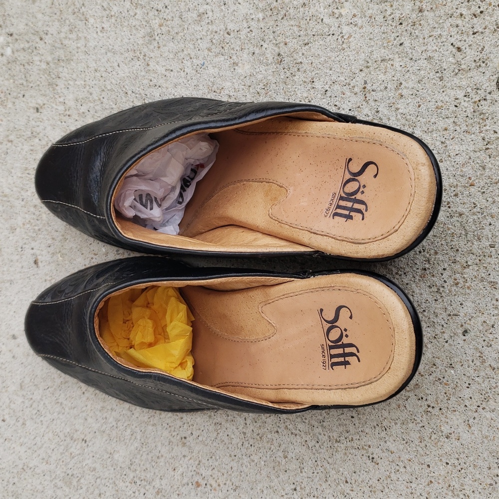 Sofft Floral Embossed Black Leather Slip On Mules Clogs Size 7.5 Comfort Neutral - Picture 4 of 16